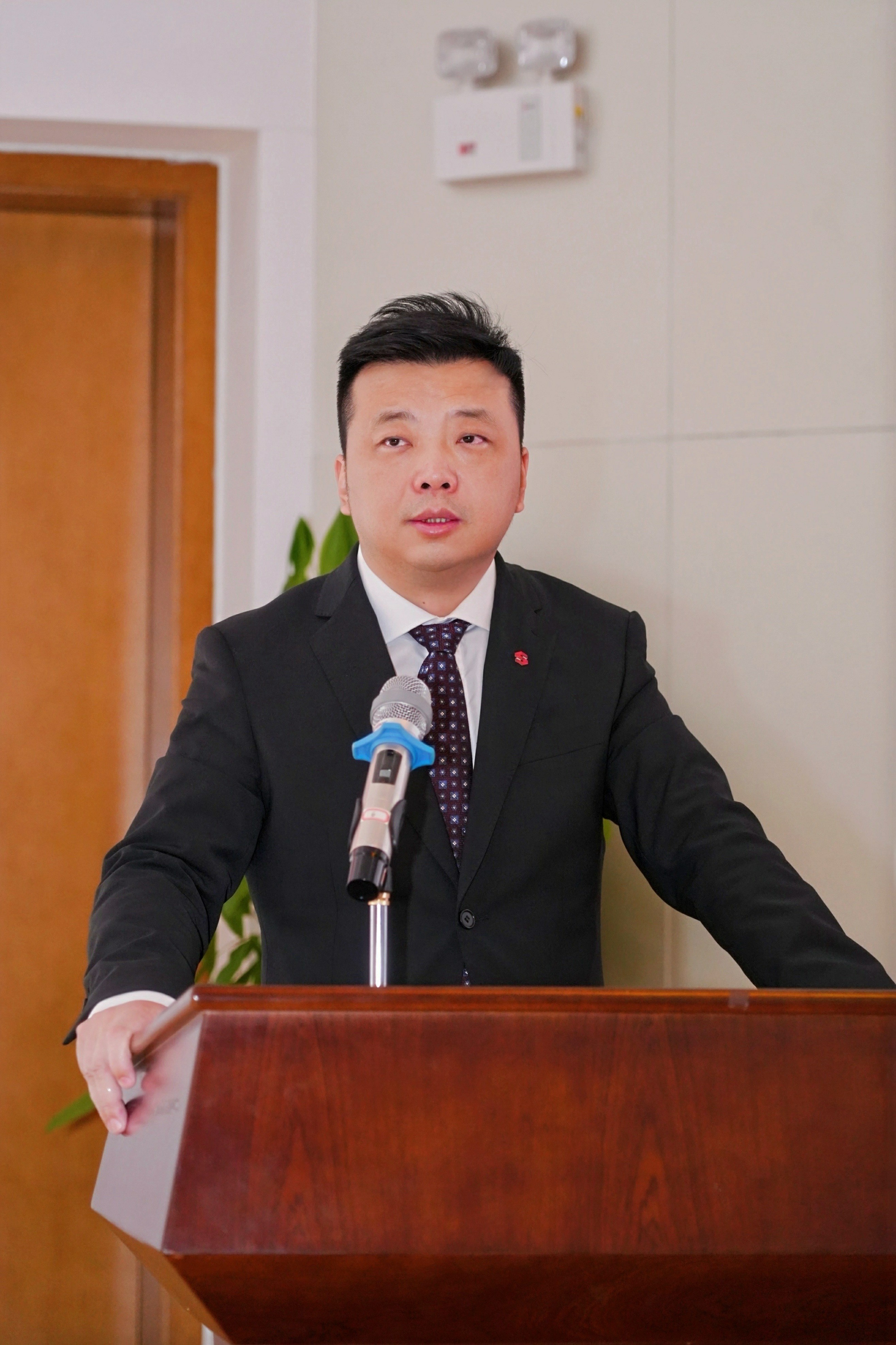 龚董（新）.jpg